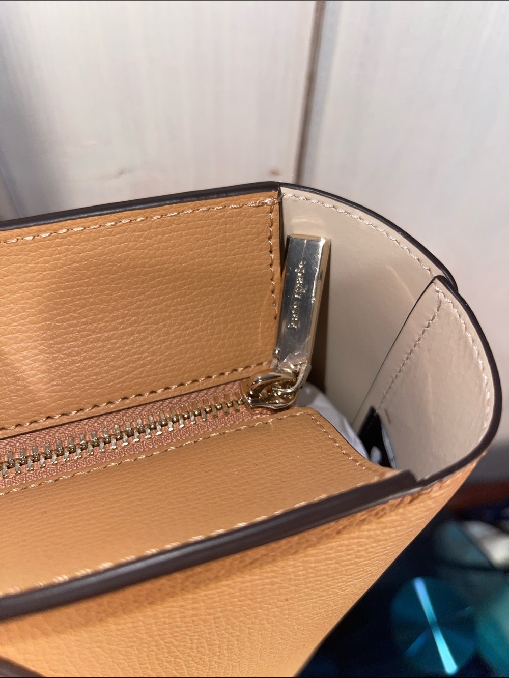 Kate Spade ♠️ Cara Refined Grain Leather Large Tote with Luggage Tag Accent NWT - Picture 10 of 10